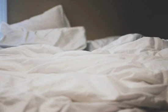 bed-2607154_1280-550x365